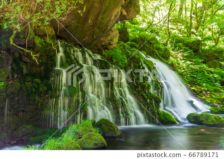 The flow of Mototaki Fushiryo and Mototaki River in early summer Nikaho City, Akita Prefecture The flow of Mototaki Fushiryo and Mototaki River in early summer Nikaho City, Akita Prefecture 66789171