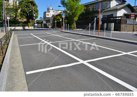 進入Uguisudani站的出租車池 進入Uguisudani站的出租車池 66789885