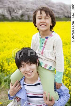 Parent and child to play a shoulder car Parent and child to play a shoulder car 66790084