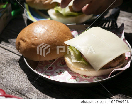 Handmade delicious outdoor food [handmade hamburger] 66790638