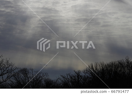 烏云密布的天空 烏云密布的天空 66791477