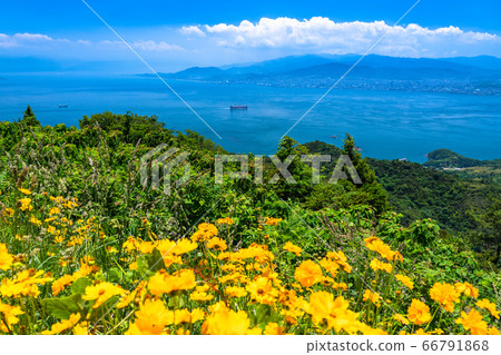 《愛媛縣》瀨戶內海和富士山的公海景色 《愛媛縣》瀨戶內海和富士山的公海景色 66791868