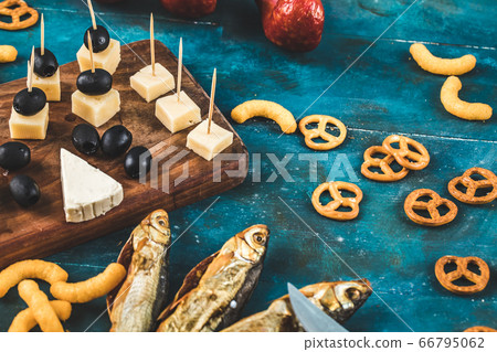 Crackers with smoked fish and cheese cubes Crackers with smoked fish and cheese cubes 66795062