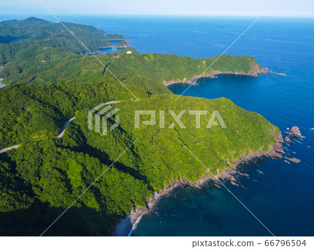 A little more! A little more! 66796504