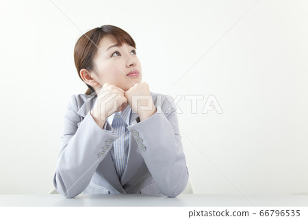 有面頰棍子的女實業家 有面頰棍子的女實業家 66796535
