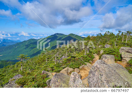 View from the Maeokushidake in Yamanashi (Nagano) to the west of Mount Kinbune, Asahi, and Mt. 66797497