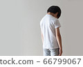 沮喪的孩子的背影 66799067