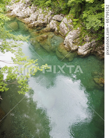From the Tamagawa Valley and Tengu Bridge in spring [Oguni Town, Yamagata Prefecture] 66799192