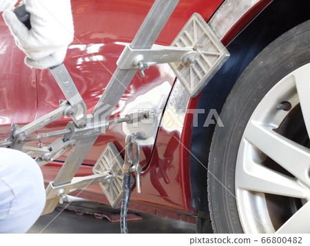 Car sheet metal repair work. Drawer work 66800482
