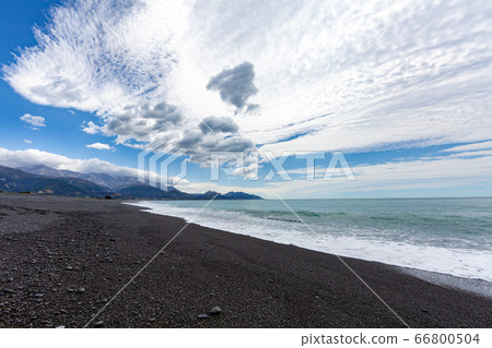 Wild coastline 66800504