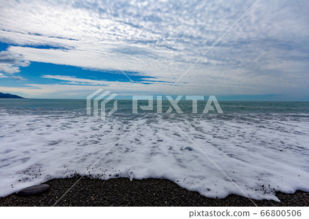 Wild coastline 66800506