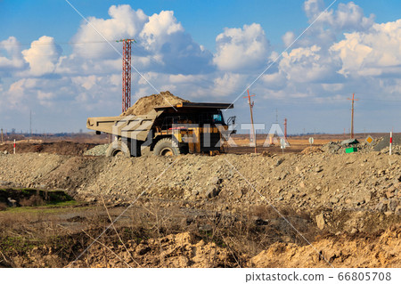 Huge yellow mining dump truck Huge yellow mining dump truck 66805708