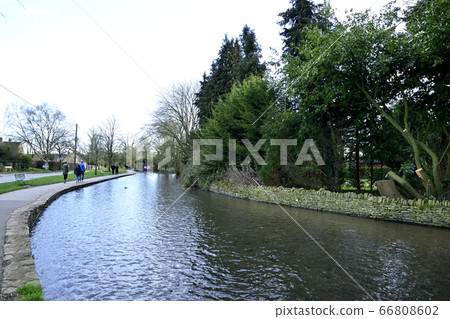 水上伯頓漫步 66808602