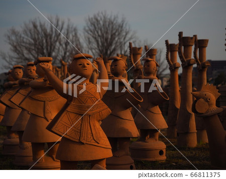 哈尼瓦(Haniwa)在城市/ Imagizuka Tumulus 哈尼瓦(Haniwa)在城市/ Imagizuka Tumulus 66811375