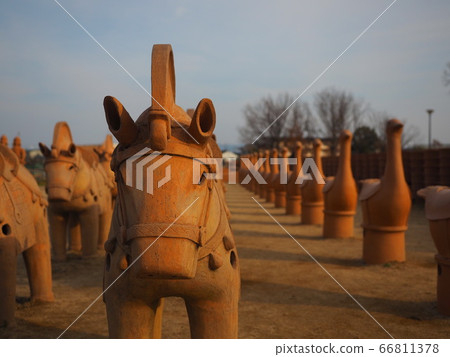 哈尼瓦(Haniwa)在城市/ Imagizuka Tumulus 哈尼瓦(Haniwa)在城市/ Imagizuka Tumulus 66811378