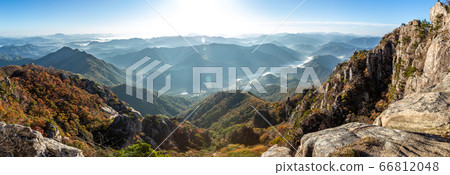 Daedunsan的秋天早晨 66812048