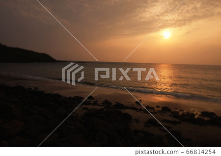 Dusk at the sea in Taiwan 66814254