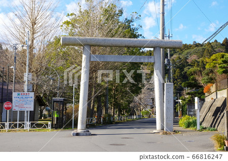 八木湖(千葉縣東金市)岸的吉吉神社的鳥居 八木湖(千葉縣東金市)岸的吉吉神社的鳥居 66816247