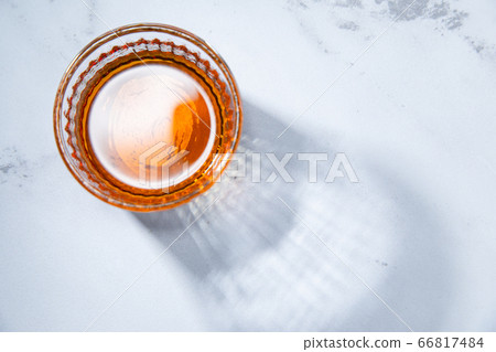 麻油和芝麻。食用和美容油。 麻油和芝麻。食用和美容油。 66817484