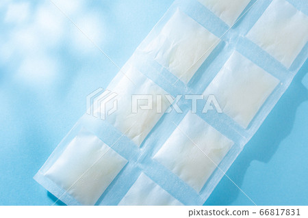 矽膠，除濕劑，乾燥劑。雨季和秋季和冬季換衣服季節的措施。 66817831