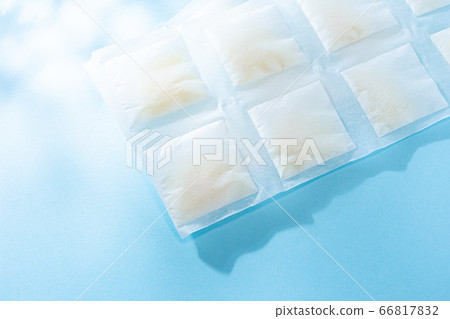 矽膠，除濕劑，乾燥劑。雨季和秋季和冬季換衣服季節的措施。 66817832