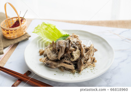 Mushroom sauté 66818960