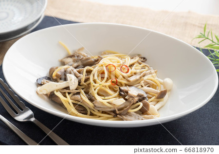 蘑菇日式意大利面 66818970