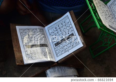 Cox's Bazar in Bangladesh Coastal Muslim Village Students and textbooks learned at Aozora School Cox's Bazar in Bangladesh Coastal Muslim Village Students and textbooks learned at Aozora School 66821694