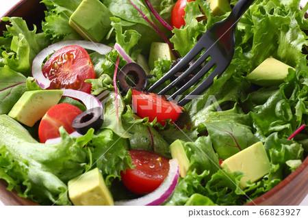 Eat salad 66823927