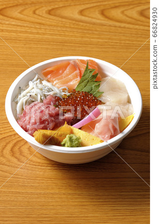 Colorful seafood bowl with salmon, shirasu, salmon roe, scallops and tuna 66824930