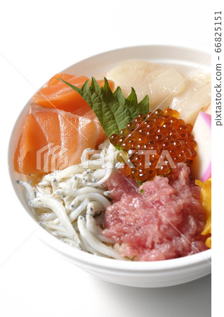 Colorful seafood bowl with salmon, shirasu, salmon roe, scallops and tuna (white background) 66825151