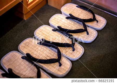Japanese sandals 66825191