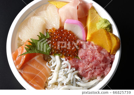 Colorful seafood bowl with salmon, shirasu, salmon roe, scallop and tuna (black background, bird's eye view) 66825739