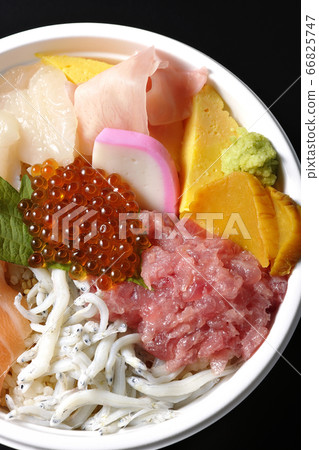 Colorful seafood bowl with salmon, shirasu, salmon roe, scallop and tuna (black background, bird's eye view) 66825747