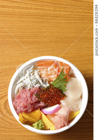 Colorful seafood bowl with salmon, shirasu, salmon roe, scallops and tuna (overhead view) 66826394