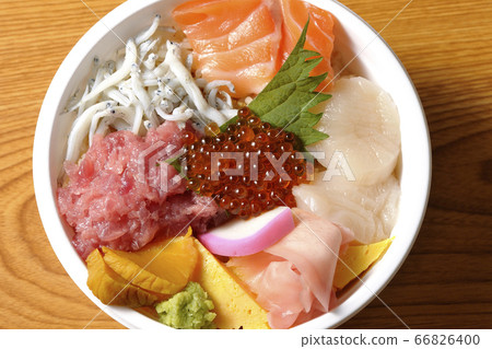 Colorful seafood bowl with salmon, shirasu, salmon roe, scallops and tuna (overhead view) 66826400