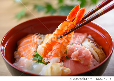 Bowl of rice topped with sashimi Bowl of rice topped with sashimi 66826723