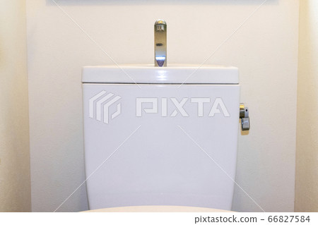 Flush toilet tank 66827584