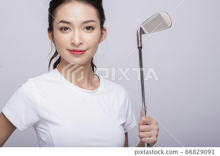 打高爾夫球的少婦 打高爾夫球的少婦 66829091