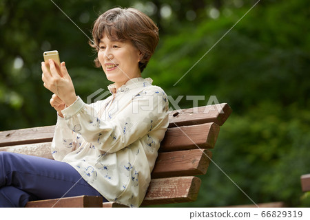 Senior walking 66829319