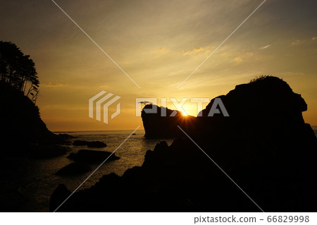 重島之松島重島海岸的三陸地質公園黎明 重島之松島重島海岸的三陸地質公園黎明 66829998