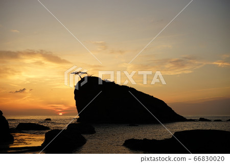 重島之松島重島海岸的三陸地質公園黎明 重島之松島重島海岸的三陸地質公園黎明 66830020
