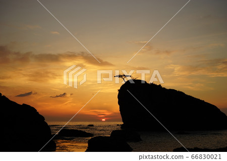 重島之松島重島海岸的三陸地質公園黎明 重島之松島重島海岸的三陸地質公園黎明 66830021