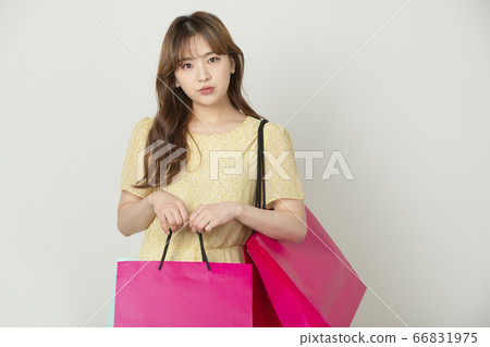 Shopping,lifestyle,woman 66831975