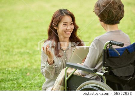 Mother and daughter walking 66832928