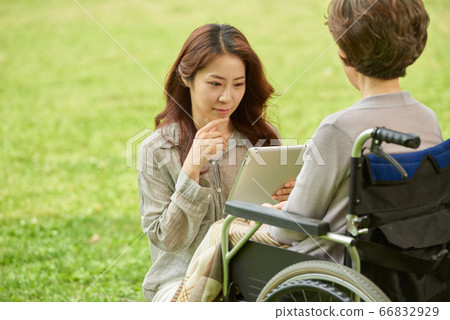 Mother and daughter walking 66832929