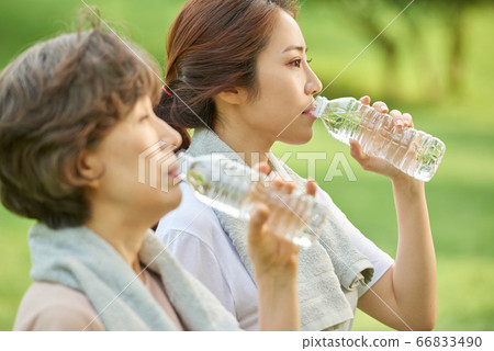 Mother and daughter exercising Mother and daughter exercising 66833490