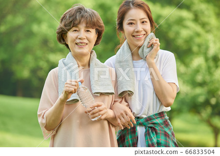 Mother and daughter exercising Mother and daughter exercising 66833504