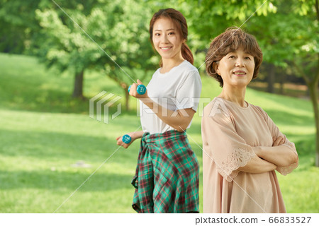 Mother and daughter exercising 66833527