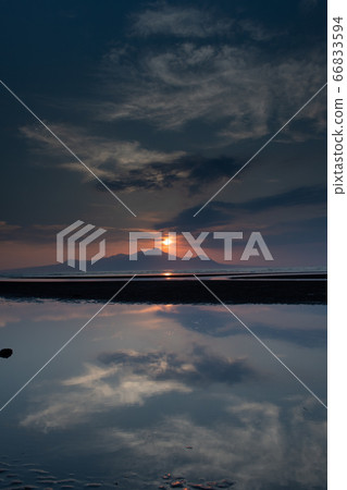 Sunset scenery of Mikoshi Coast, which was selected as one of the 100 best sunsets in the Ariake Sea in Kumamoto Prefecture 66833594